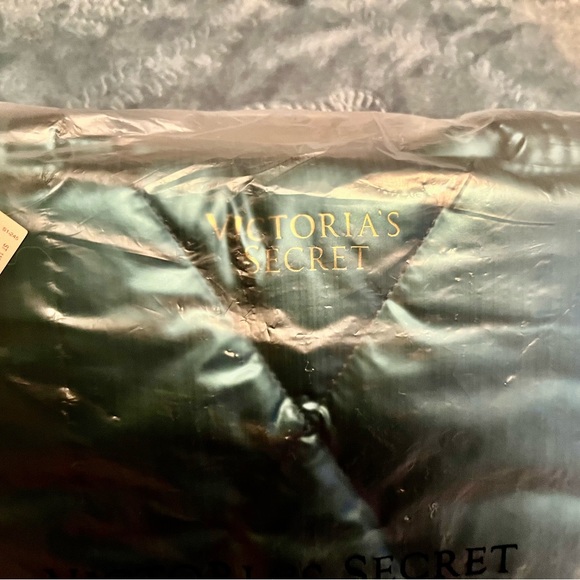 Victoria Secret Teal Puffer Tote/Overnight Bag - Picture 4 of 6